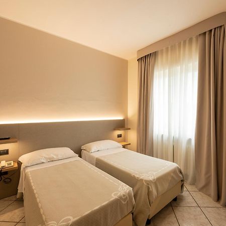 Hotel La Rotonda Cepagatti Bagian luar foto