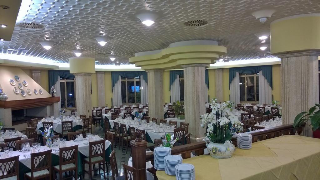 Hotel La Rotonda Cepagatti Bagian luar foto