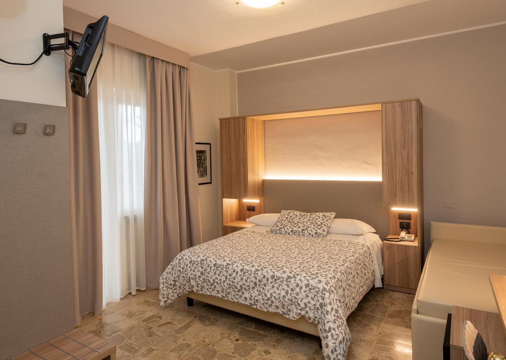 Hotel La Rotonda Cepagatti Bagian luar foto