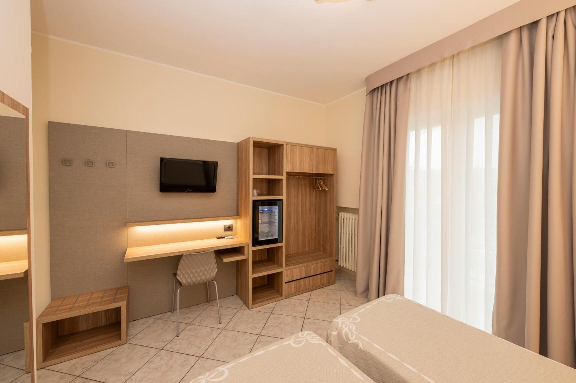 Hotel La Rotonda Cepagatti Bagian luar foto