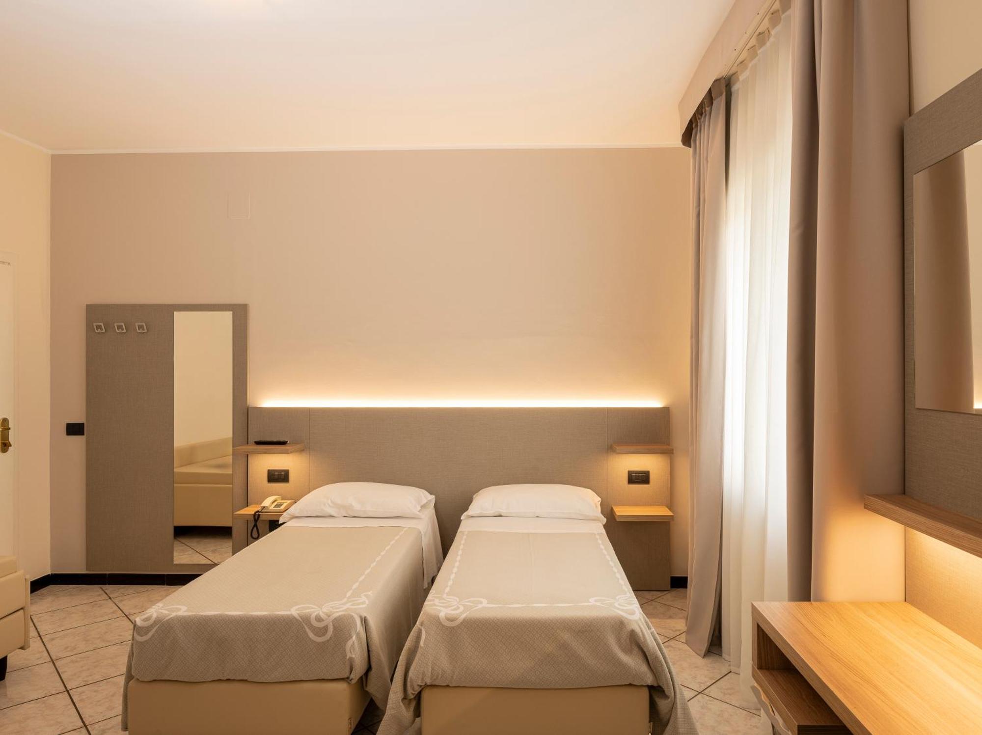 Hotel La Rotonda Cepagatti Bagian luar foto