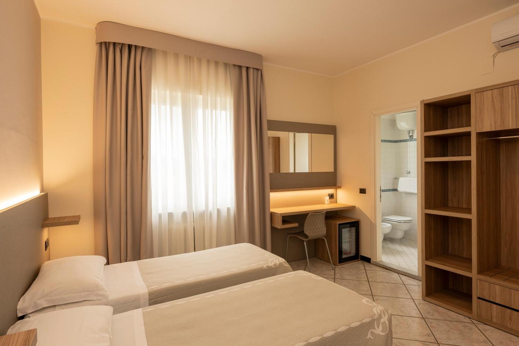 Hotel La Rotonda Cepagatti Bagian luar foto