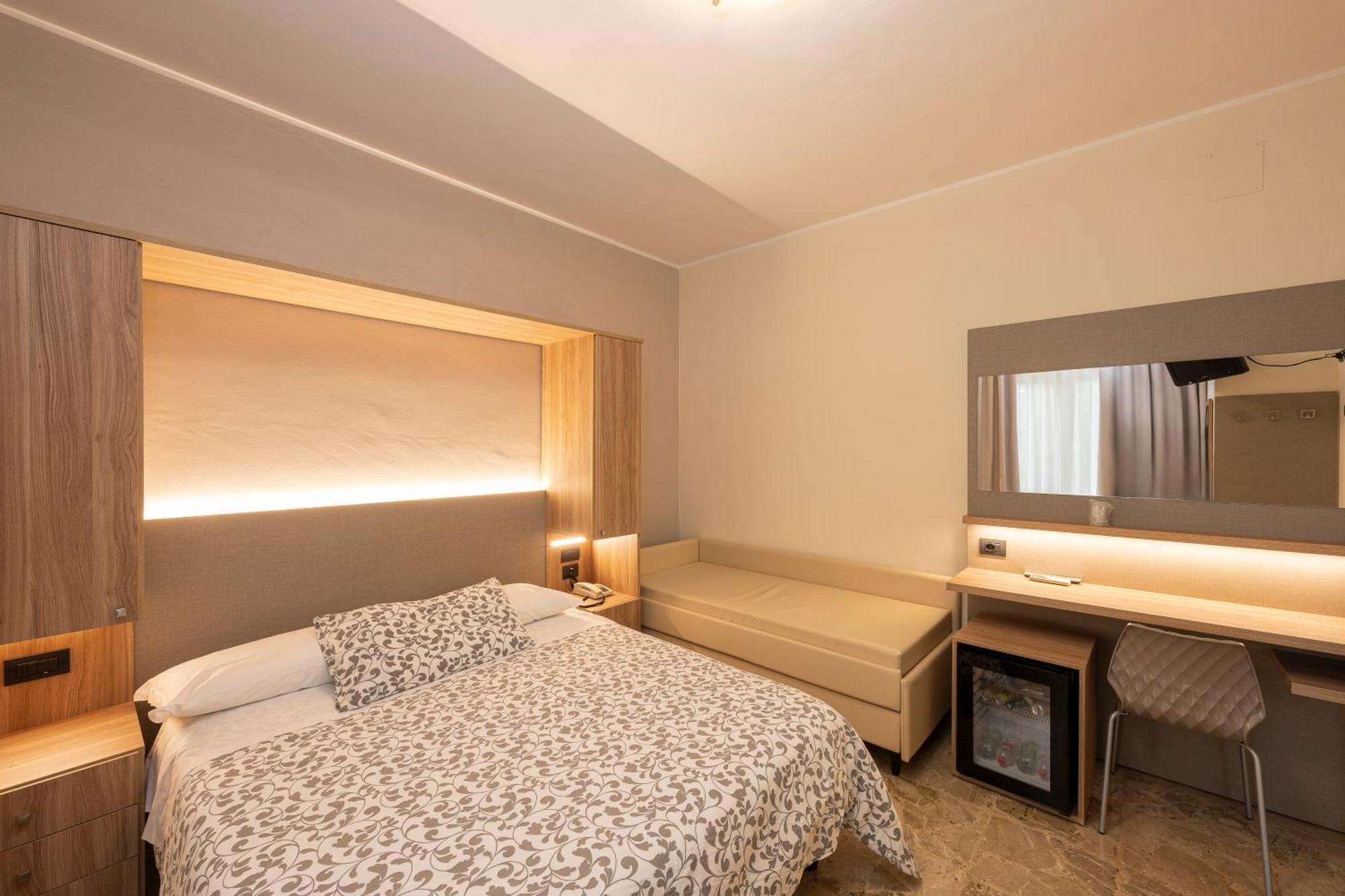 Hotel La Rotonda Cepagatti Bagian luar foto