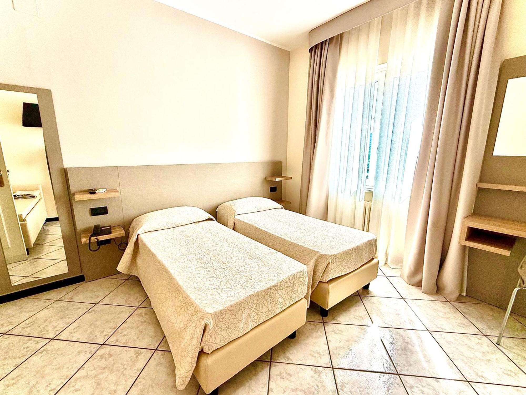 Hotel La Rotonda Cepagatti Bagian luar foto