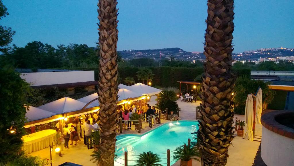 Hotel La Rotonda Cepagatti Bagian luar foto