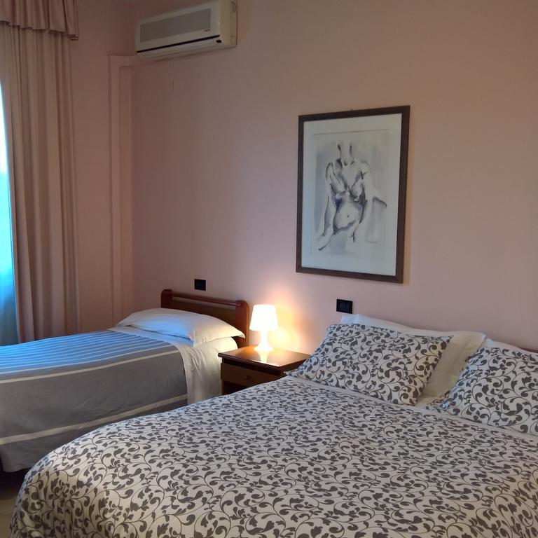 Hotel La Rotonda Cepagatti Bagian luar foto